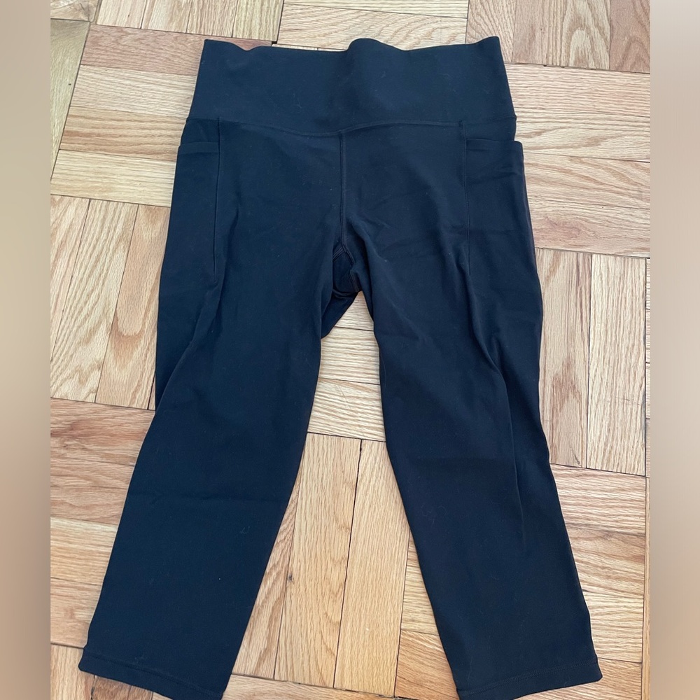 Black athleta cropped leggings